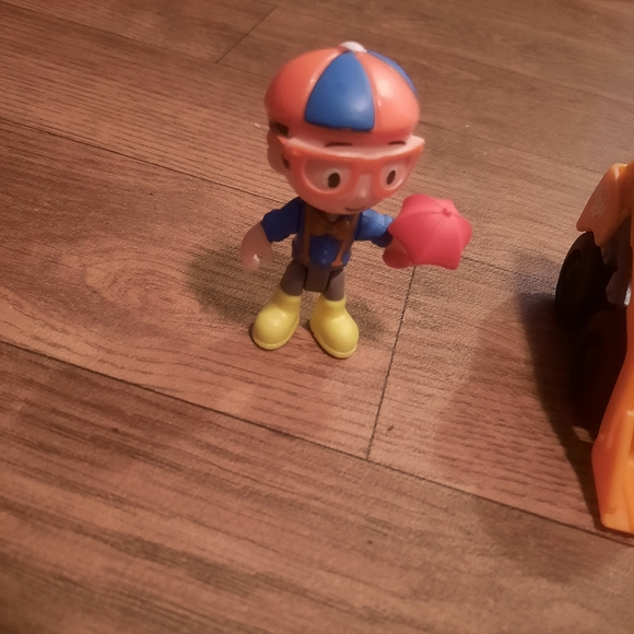 SOLD  Blippi Vehicles & 1 Blippi Figure - Picture 6 of 7